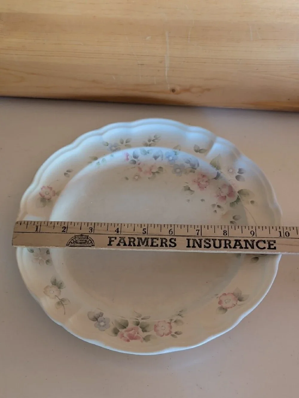Ffaltzgraff, Floral Scalloped Ceramic Dinner Plate . Made In USA